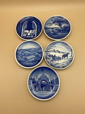 ROYAL COPENHAGEN Plaquettes Mini Plates11-2010 Denmark Min- Set of 5